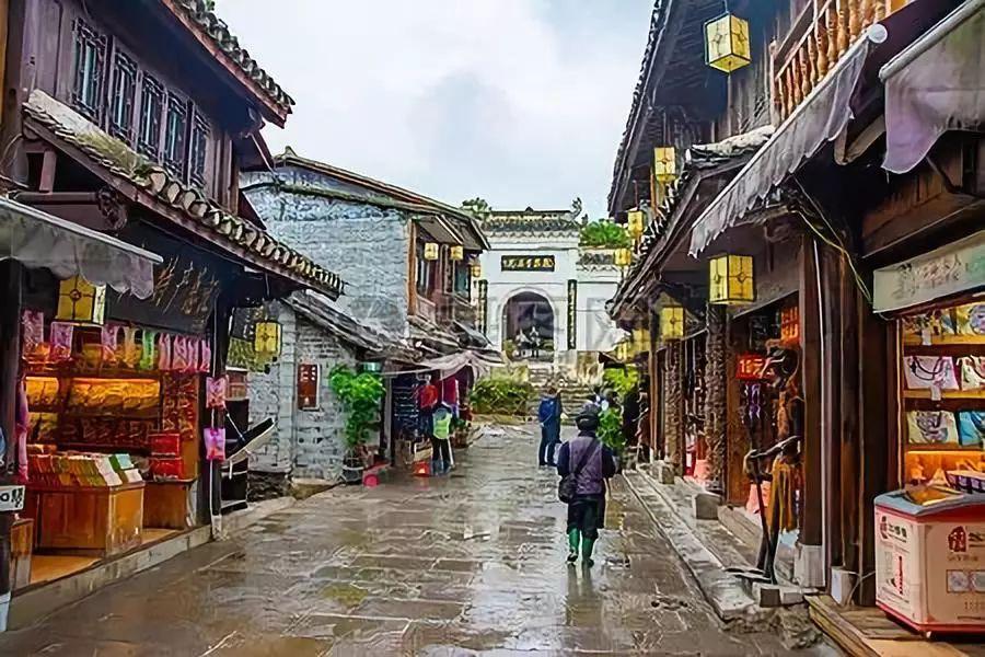 重庆人齐聚观音桥体验来自秀山的浓浓年味